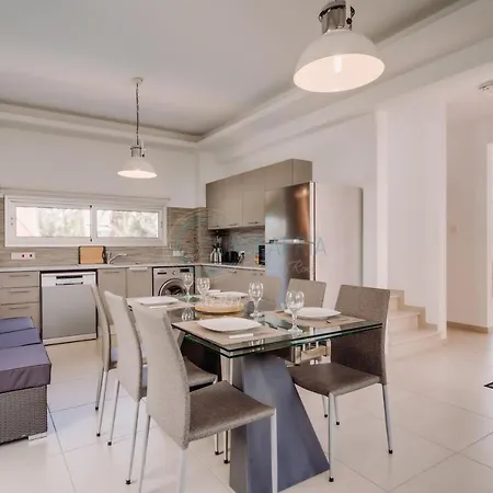 Dream 3bdr With Private Pool Near The Beach! Paralimni