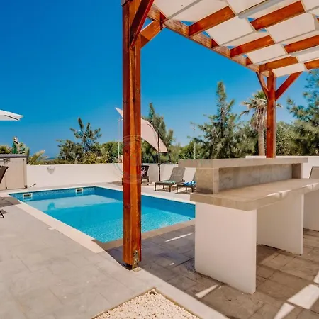 Dream 3bdr With Private Pool Near The Beach! Villa Paralimni